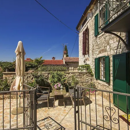Charming Seaside In Ferienhaus Vrsar